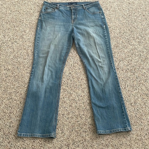 Bandolino Cali Modern High Rise Bootcut Denim Flare Jeans. Size 14 - Picture 1 of 10